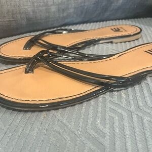 American Eagle Outfitters Black and Tan Sandals Classic Thong Design